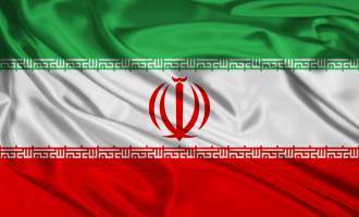 اهتزاز دیدنی پرچم ایران در آسمان