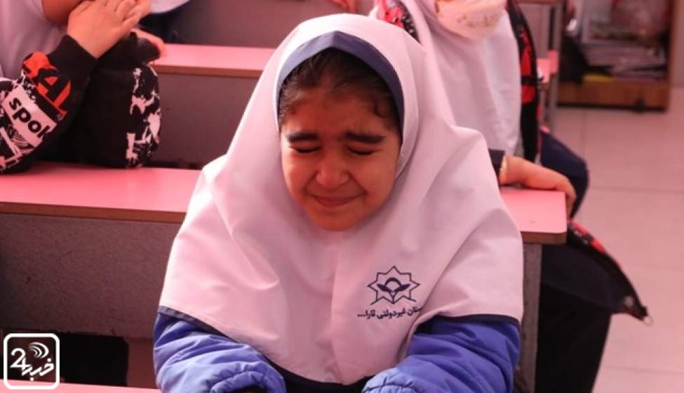 روایتی تصویری از اشک‌های دانش‌آموزان کرمانی در فراق «رفیق شهید»